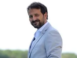 Andrei Aradits, băiatul rău din serialul "Vlad", s-a mutat în casa noua
