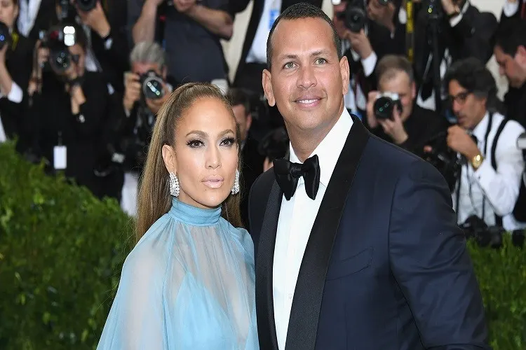 Jennifer Lopez si logodnicul ei ofera hrana elevilor unei scoli americane