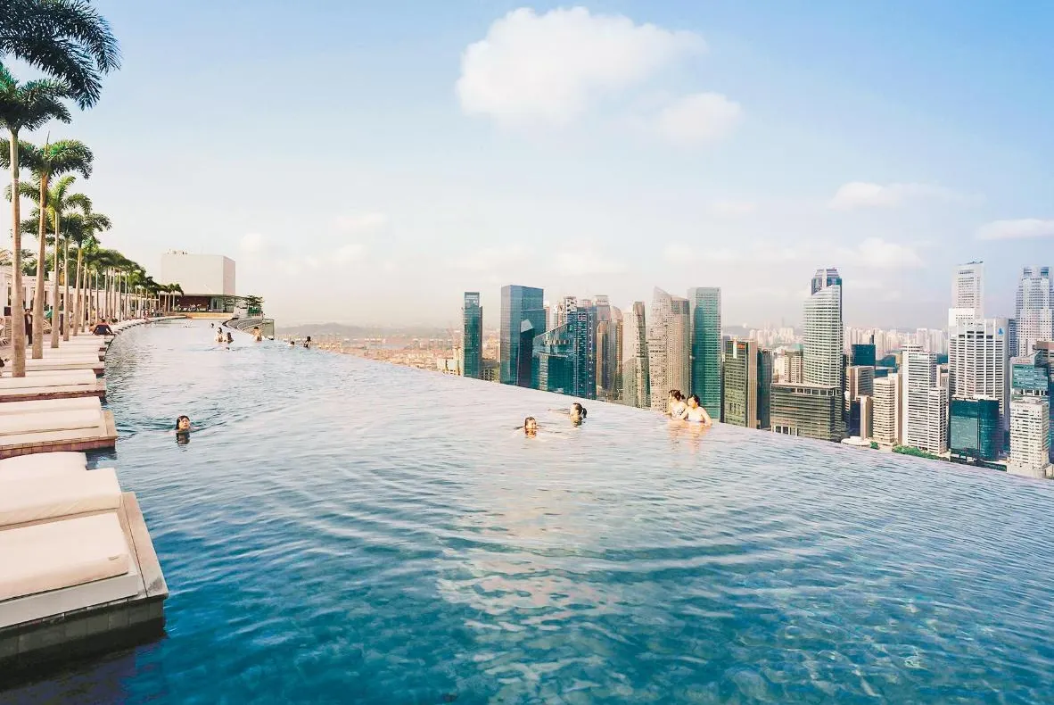 Așa arată piscina unui hotel de 5,7 miliarde de dolari. Îți taie pur și simplu respirația!