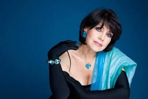 Designerul Cristina Săvulescu, copia fidelă a soacrei, fosta prezentatoare de televiziune Delia Budeanu