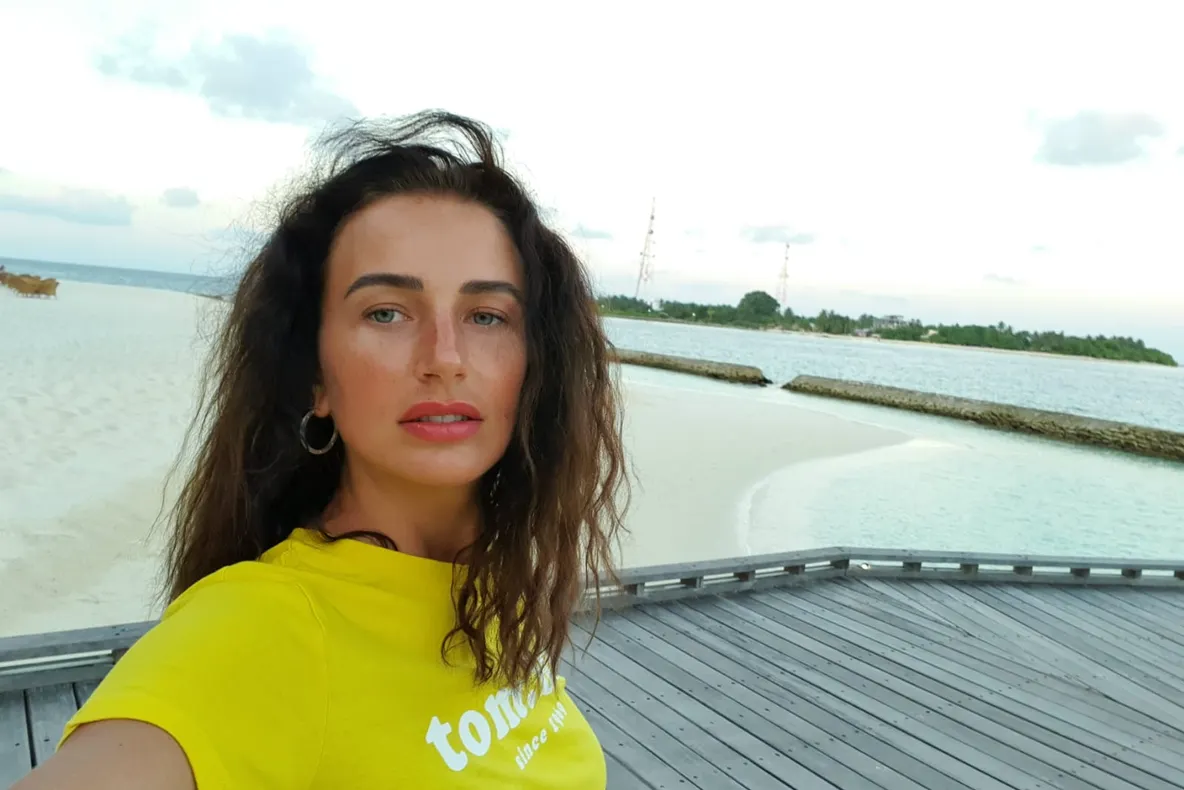 Clipe de groază trăite de cântăreața Paula Hriscu în vacanța din Maldive din cauza coronavirusului