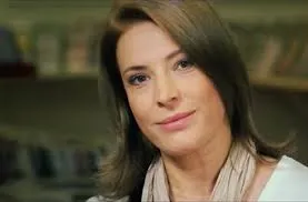 Monica Davidescu și Oana Pellea după modelul Danei Rogoz, citesc povești prietenilor virtuali.