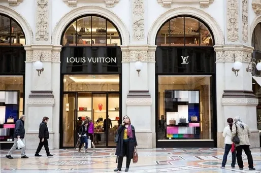 Proprietarul Louis Vuitton vrea să producă și măști chirurgicale