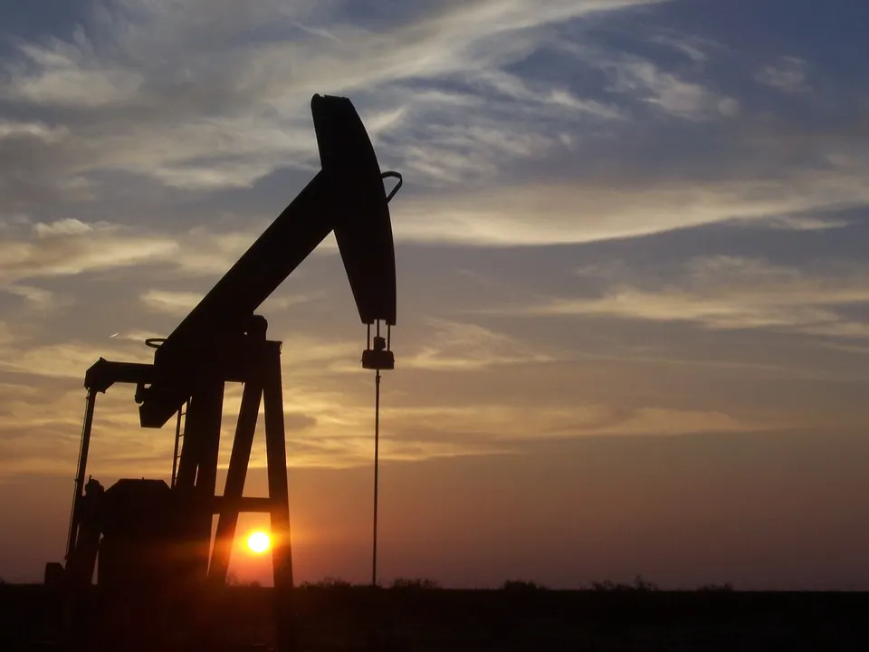 Criză fără precedent în istorie: prețul petrolului a scăzut sub 0 dolari pe baril