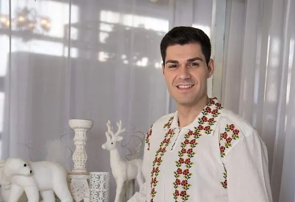 Solistul Gabriel Dumitru obligat să meargă la dentist. Ce SF arată acum stomatologii
