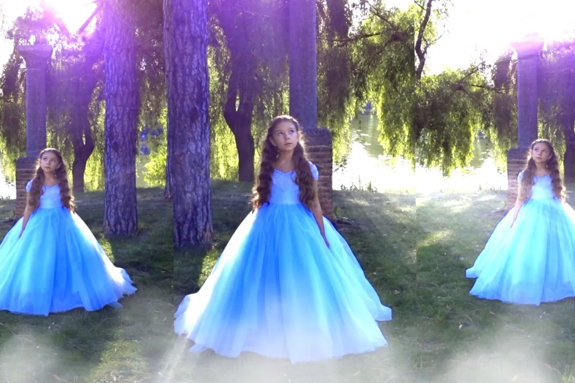Are doar 9 ani și își câștigă singură banii! Maria Nicole a lansat videoclipul "Anotimpuri"