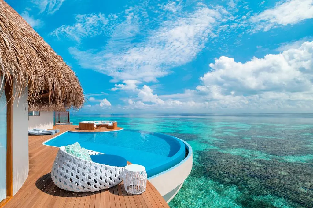 Insulele Maldive se redeschid vizitatorilor înstăriți