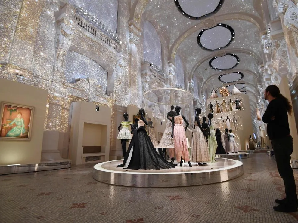 Noua colecție Dior, prezentată într-un show în aer liber, dar fără public