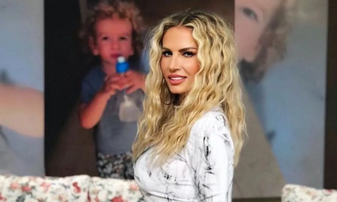 Andreea Bănică dublă aniversare la mare