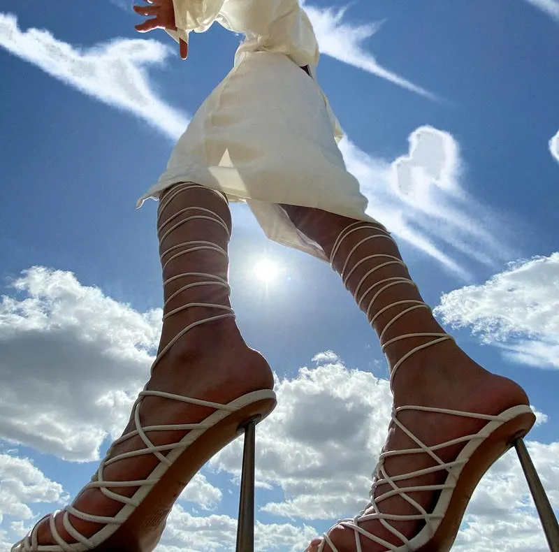 Designer-ul de origine română care lucrează cu Rihanna la o colecție spectaculoasă de pantofi