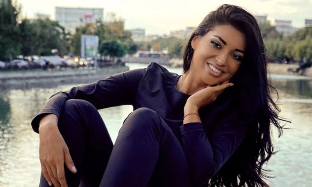 Elena Ionescu și-a făcut mărire de sâni cu grăsimea proprie