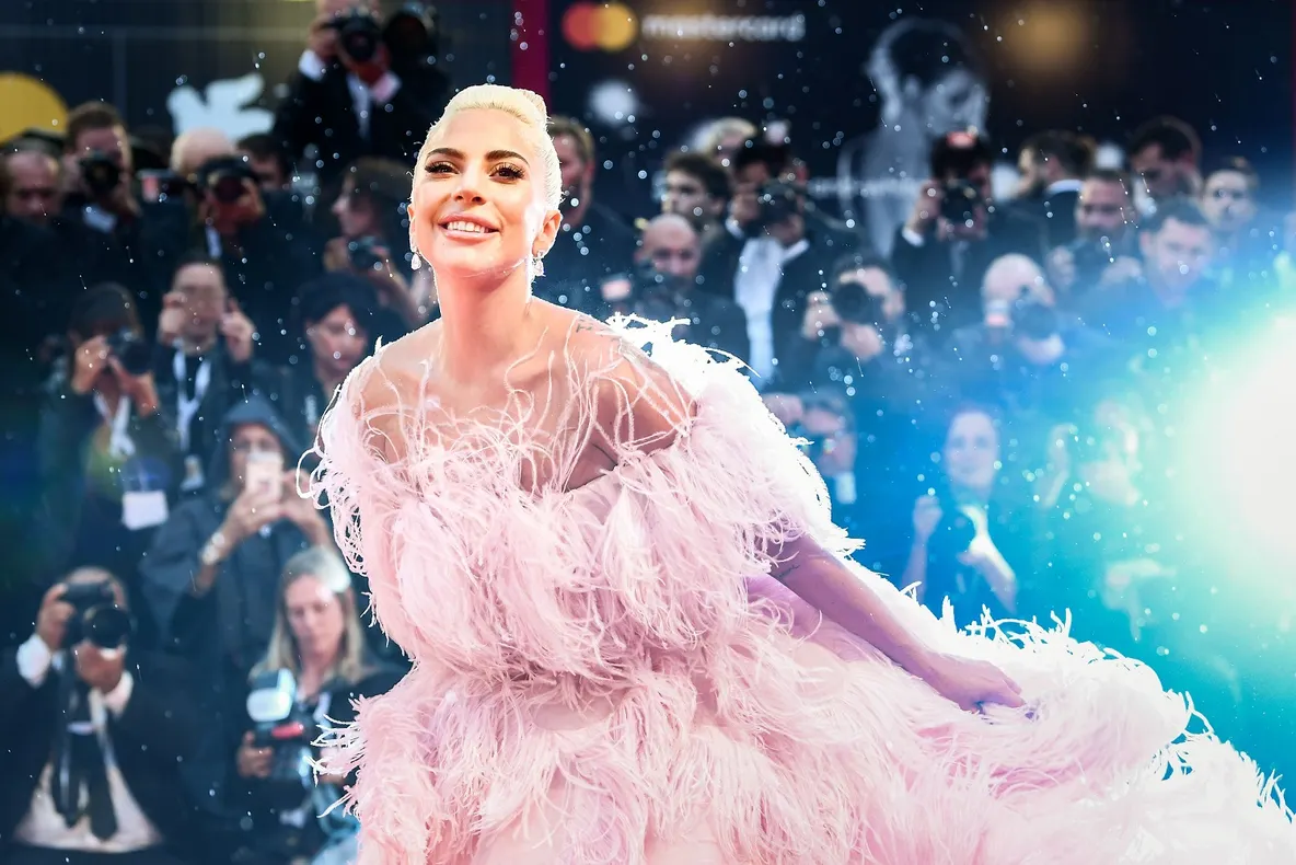 Lady Gaga este imaginea noului parfum Valentino