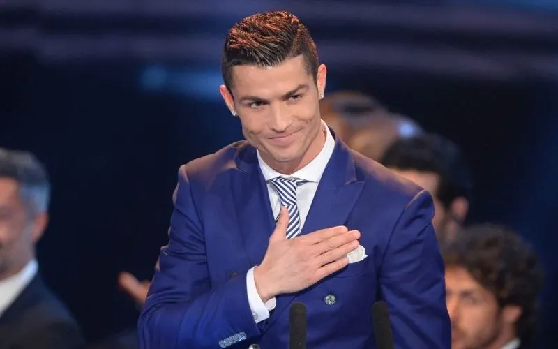 Cristiano Ronaldo s-a fotografiat în pijamale pe Instagram. Ținuta fotbalistului nu este una oarecare