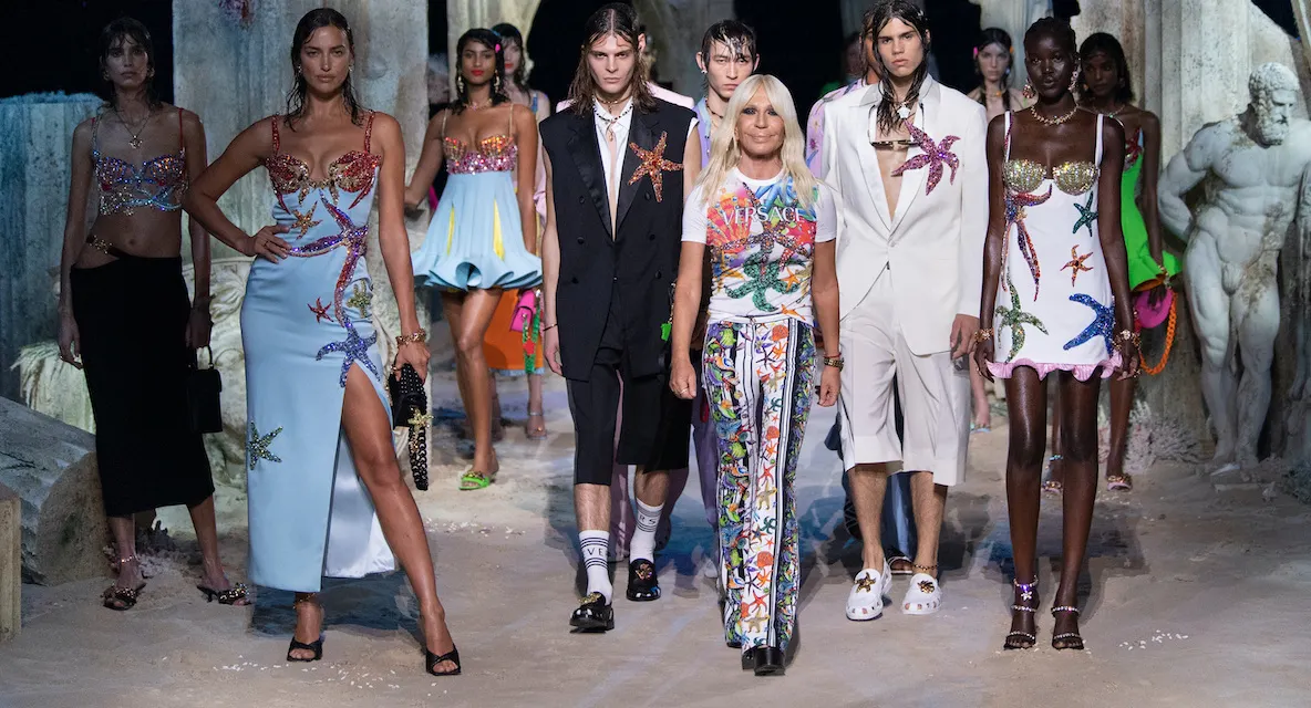 Versace merge pe sub mare pentru colecția primăvară/vară 2021