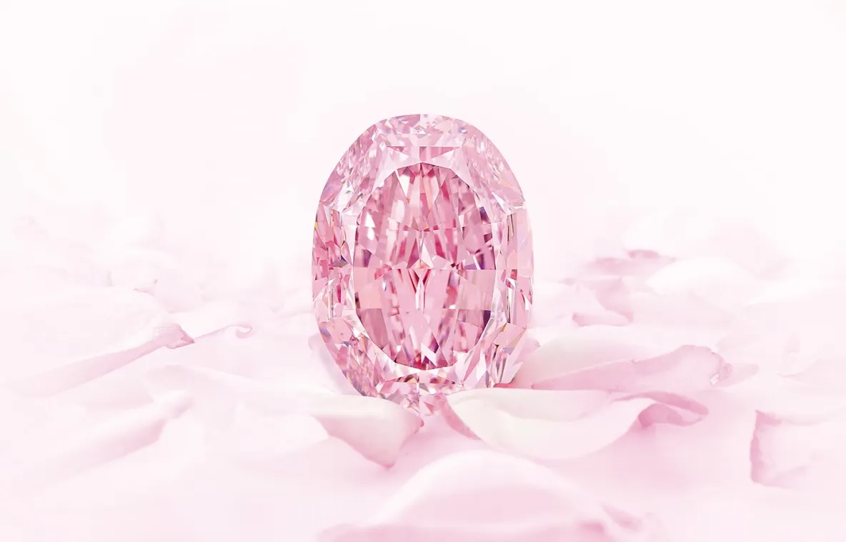 Diamant roz, extrem de rar, vândut la licitație