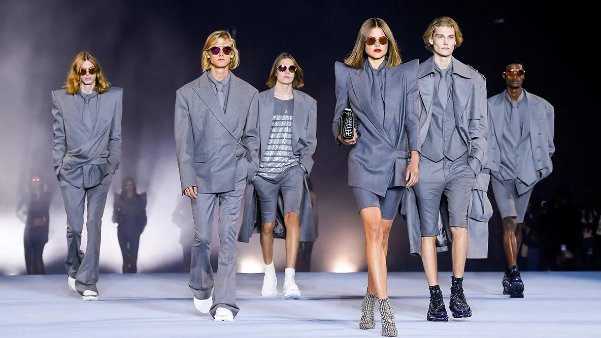 Olivier Rousteing dă o nouă formă celebrului blazer Balmain