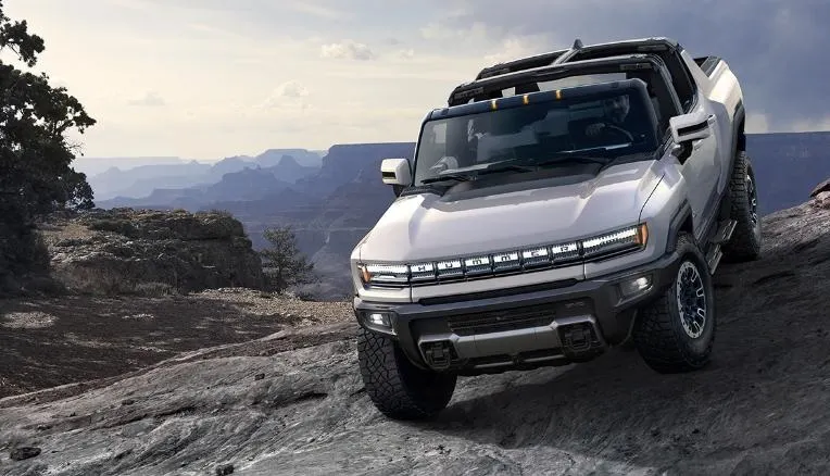 Hummer revine și de data aceasta este complet electric