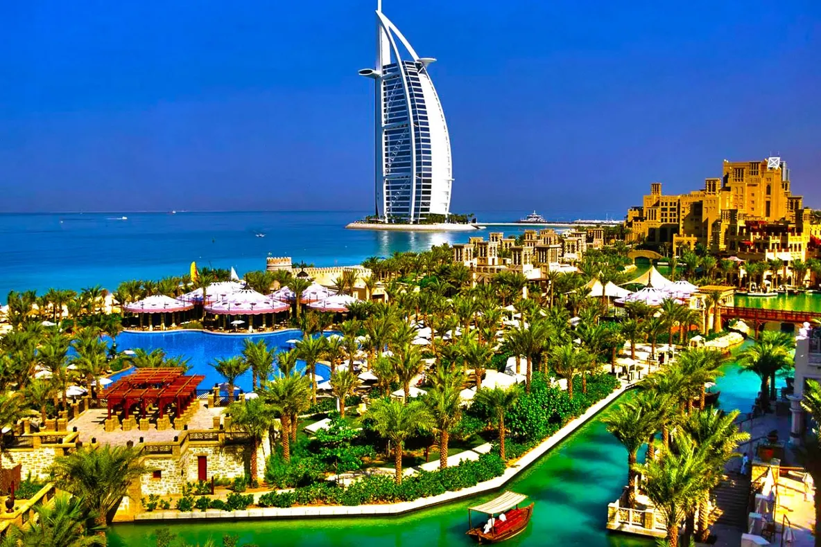 Faci escală la Dubai și stai gratuit la hotel de 5 stele