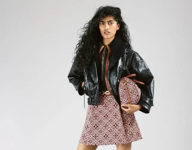 Jacquardul Louis Vuitton: mai mult decât un imprimeu, e obsesia sezonului