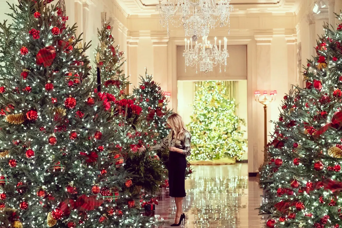 Melania Trump a împodobit Casa Albă