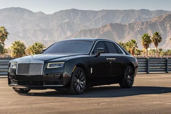Proprietarul-surpriză al primului Rolls-Royce Ghost din 2021
