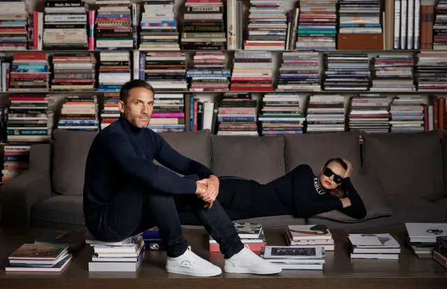 Bodyguardul lui Karl Lagerfeld a scris o carte despre celebrul creator de modă