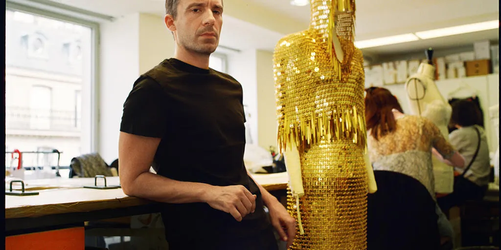 Julien Dossena, designerul care l-a reînviat pe Paco Rabanne