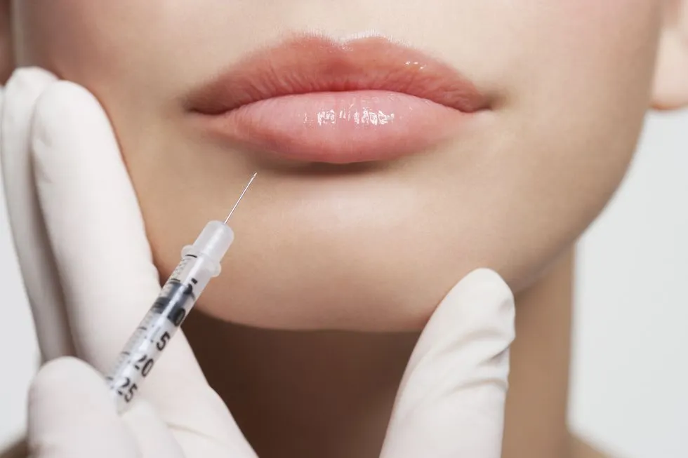 Vaccinul antiCovid-19 afectează fillerele faciale?