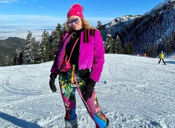 Loredana Groza, super sexy în vârf de munte