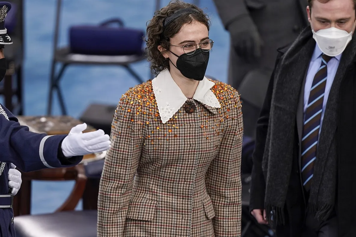Cine e Emma Emhoff? Fiica vitregă a Kamalei Harris e noua stea pe firmamentul fashion