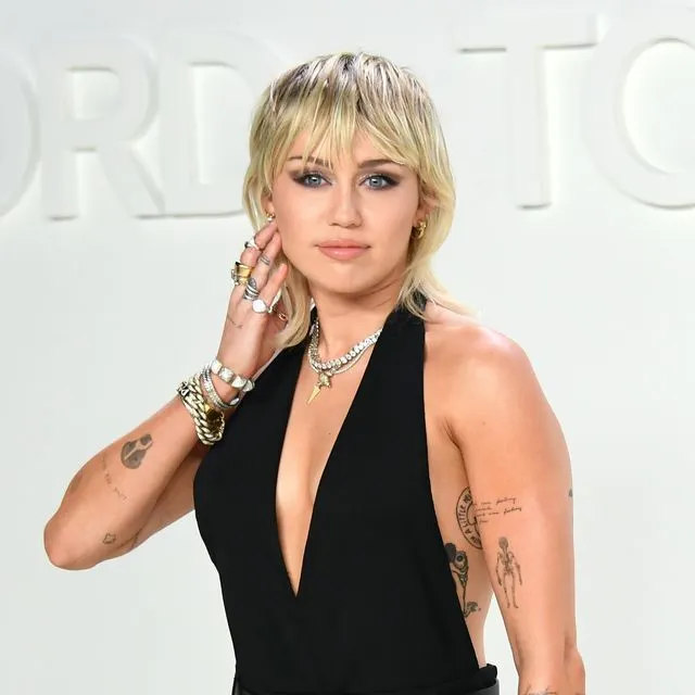 Miley Cyrus dă cărțile pe față: a recunoscut, în sfârșit, orientarea sa sexuală!