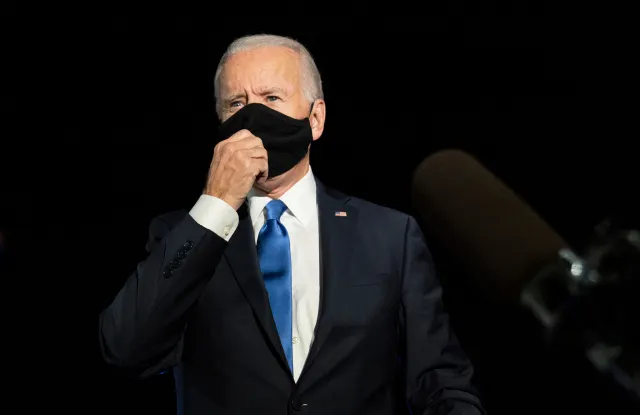 Designerul american ales să-l îmbrace pe Joe Biden la ceremonia de învestire