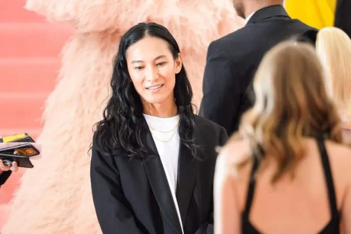 Cum răspunde Alexander Wang acuzațiilor de agresiune sexuală