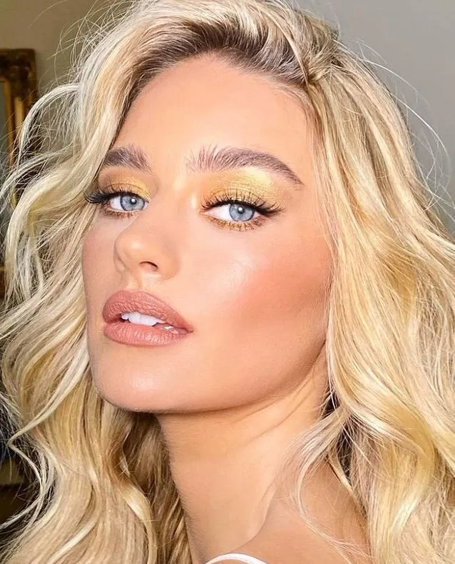 Smokey eyes auriu, look-ul perfect pentru orice ocazie