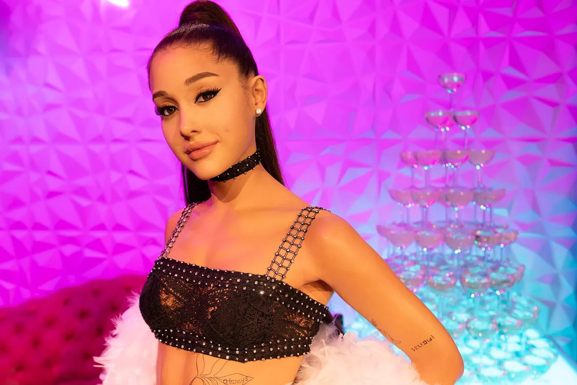 Ariana Grande mai primește o figură de ceară