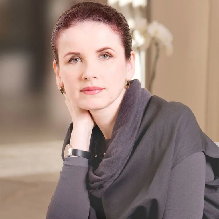 Cine e Cristina Radu, românca ce are grijă de chipul celebrităților de la Hollywood