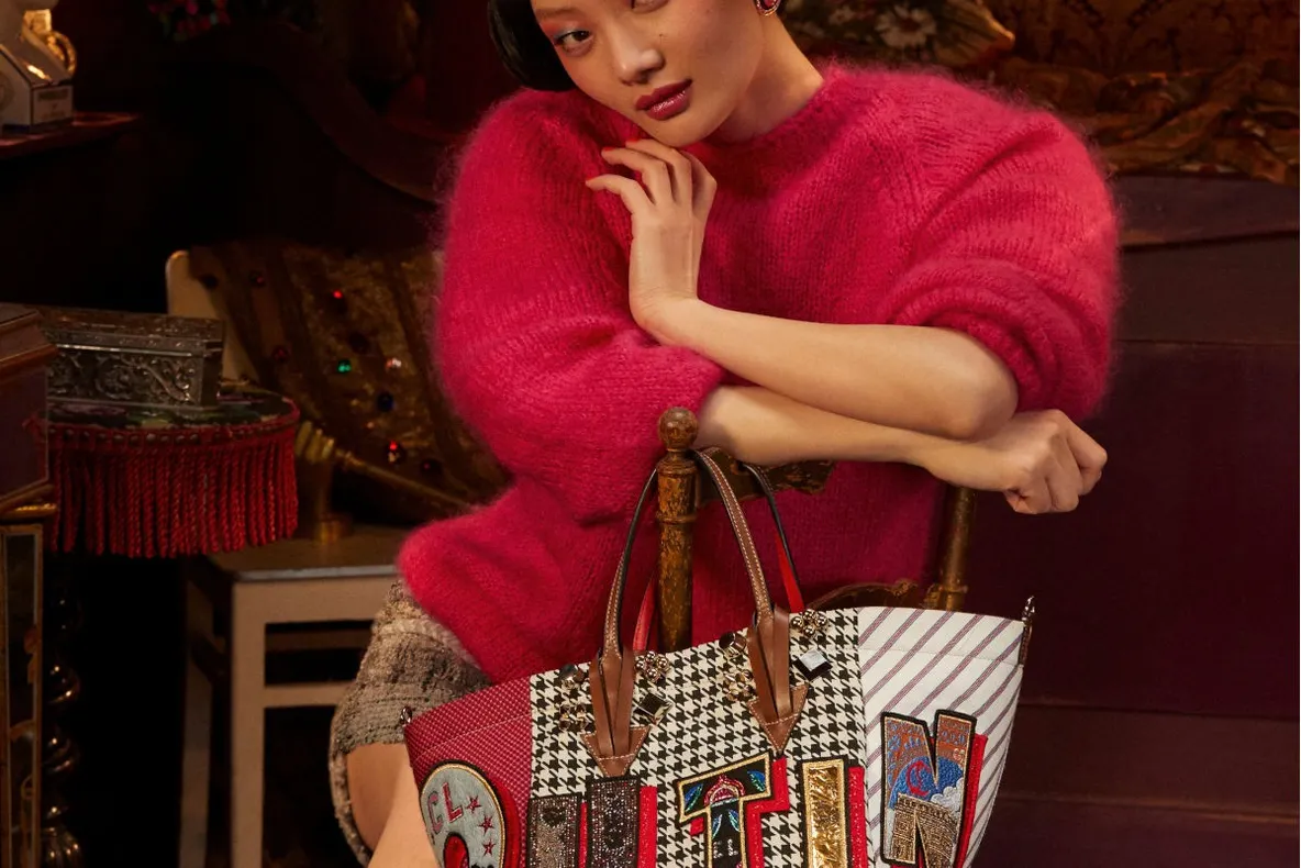 Geanta Caracaba by Christian Louboutin, un must-have pentru această vară