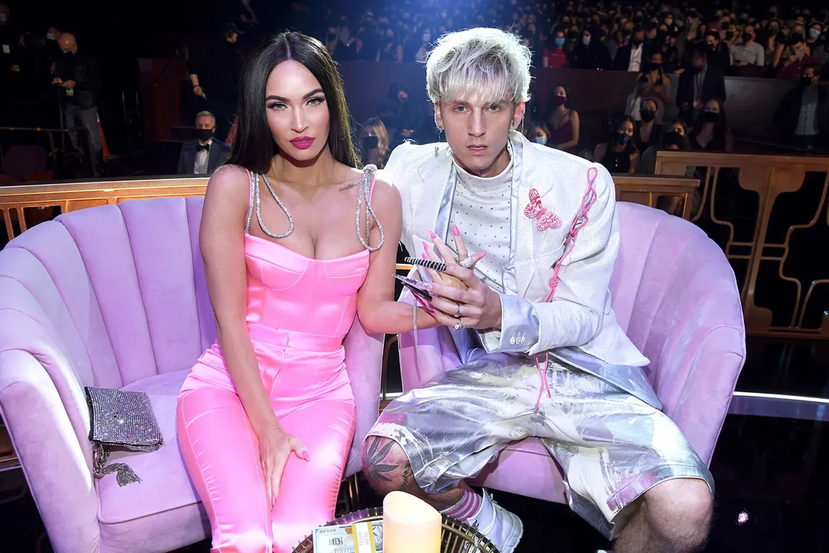 Megan Fox și Machine Gun Kelly, o nouă apariție excentrică