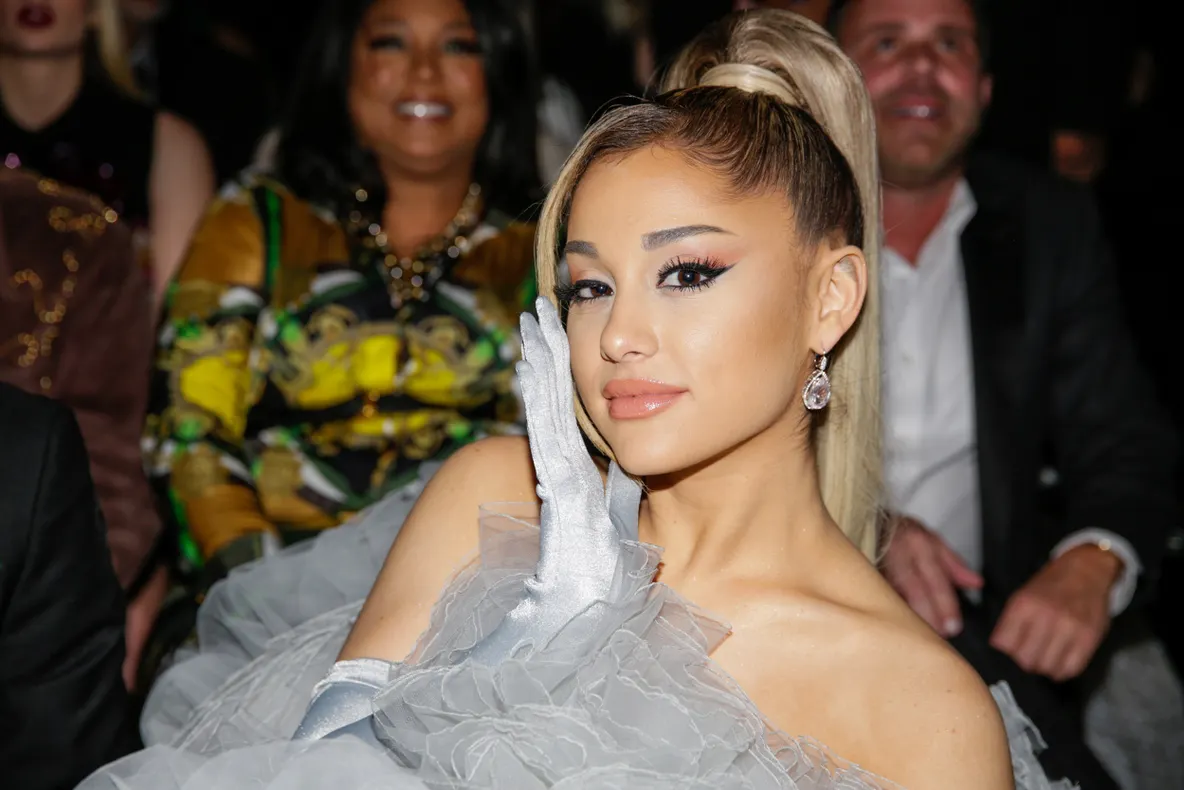 Ariana Grande s-a căsătorit în secret cu Dalton Gomez