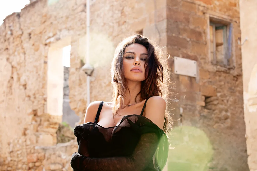 Mesajul viral transmis de Mihai Bobonete pentru Mădălina Ghenea: „Ați vindecat mulți bărbați de cataractă!”