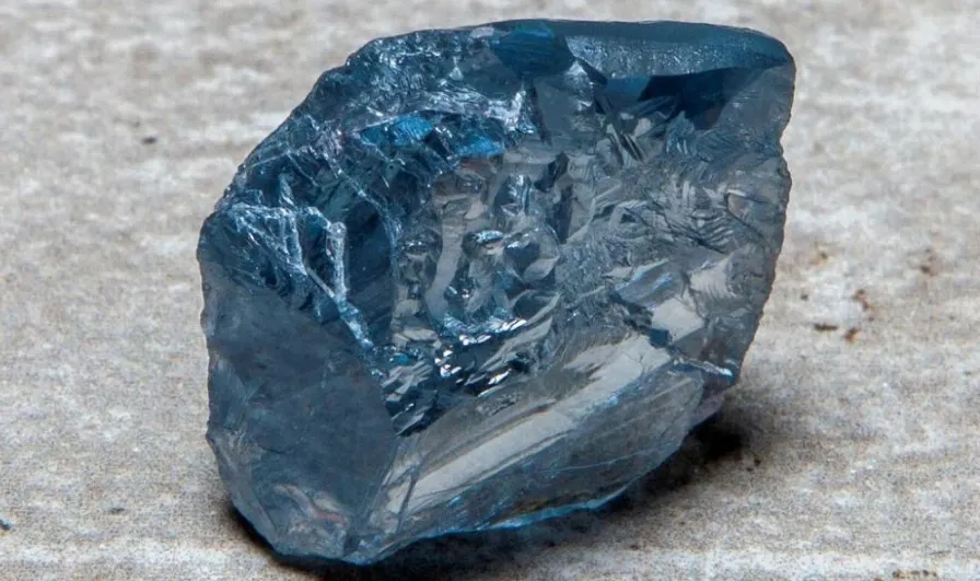 Licitații | Un diamant albastru rar de 39 de carate, vândut la un preț record