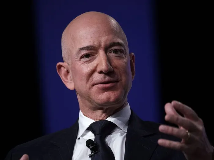 Jeff Bezos pleacă de la conducerea Amazon