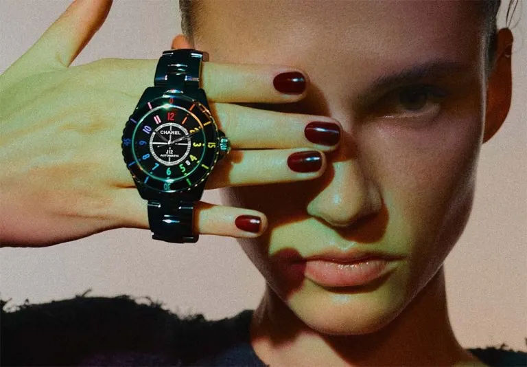 Chanel devine Electro-Pop cu ceasul J12 Electro „Rainbow”