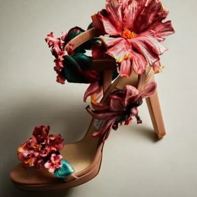 Paiete și flori | Jimmy Choo dezvăluie colecția de pantofi concepută în întregime de fani