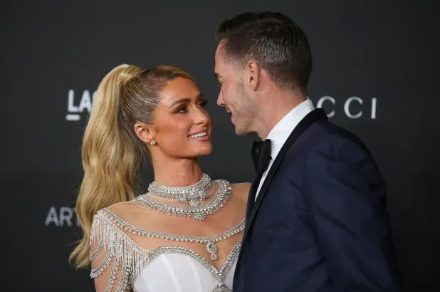 Paris Hilton s-a căsătorit cu multimilionarul Carter Reum. Prima imagine în rochie de mireasă