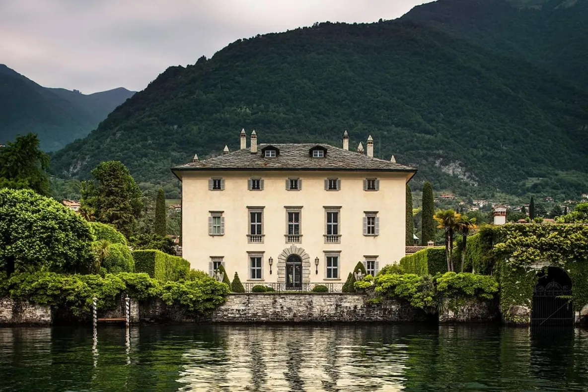 Vila somptuoasă din „House of Gucci”, de pe malul lacului Como, de închiriat!