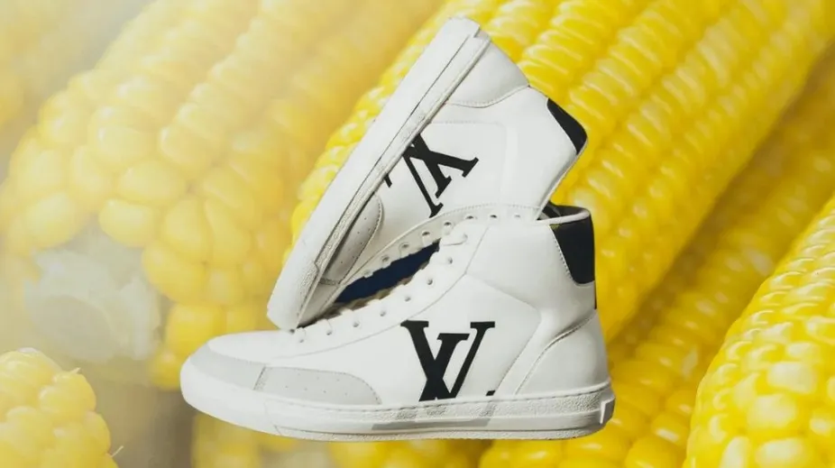 Stilul devine sustenabil! Louis Vuitton lansează primii pantofi realizat din porumb