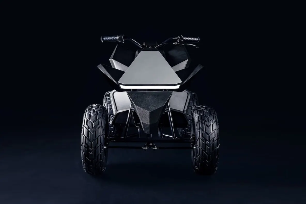 Tesla a lansat un ATV pentru copii, inspirat de Cybertruck. Cât costă