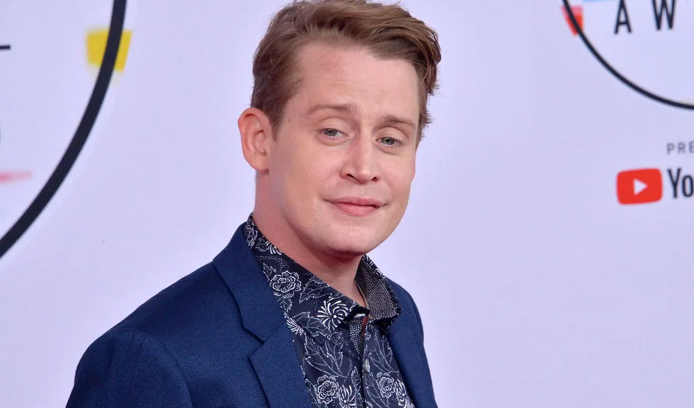 Actorul Macaulay Culkin din „Singur Acasă” s-a logodit
