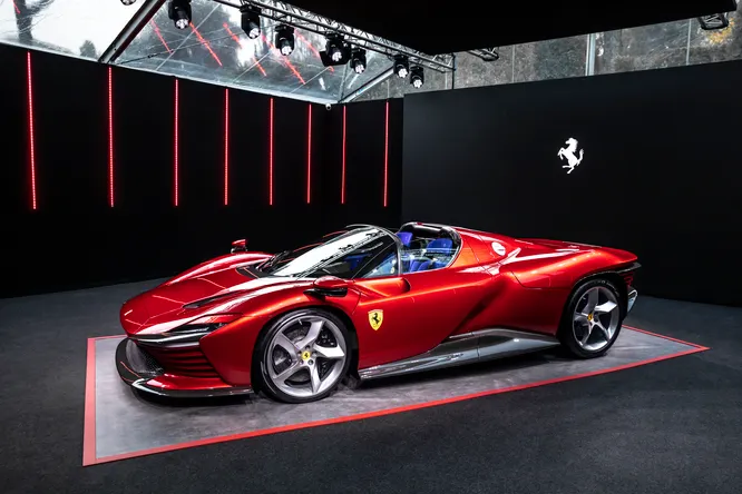 Ferrari, mai valoroasă decât grupul Stellantis din care a făcut parte